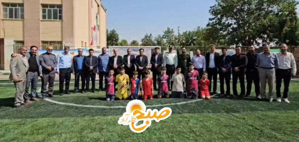 افتتاح هفتمین زمین چمن مدارس در شهرستان؛ هدیه‌ای سبز به نسل آینده!