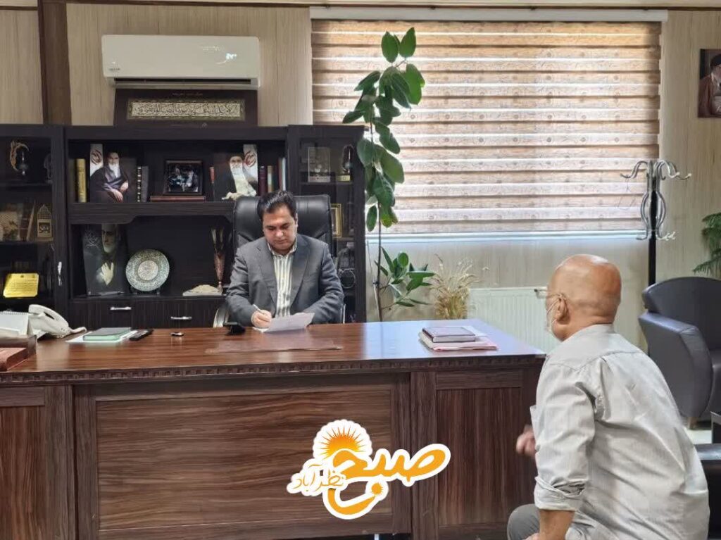 فرماندار نظرآباد در میان مردم؛ گره‌گشایی از مشکلات در دیدارهای سه‌شنبه‌ای!