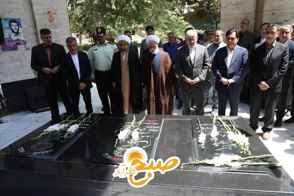 معاون رئیس‌جمهور و استاندار البرز در گلزار شهدا نظرآباد!