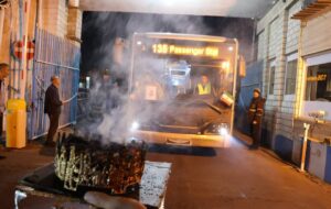 اولین اتوبوسهای دوکابین جدید به تهران رسید اولین اتوبوسهای دوکابین جدید به تهران رسید